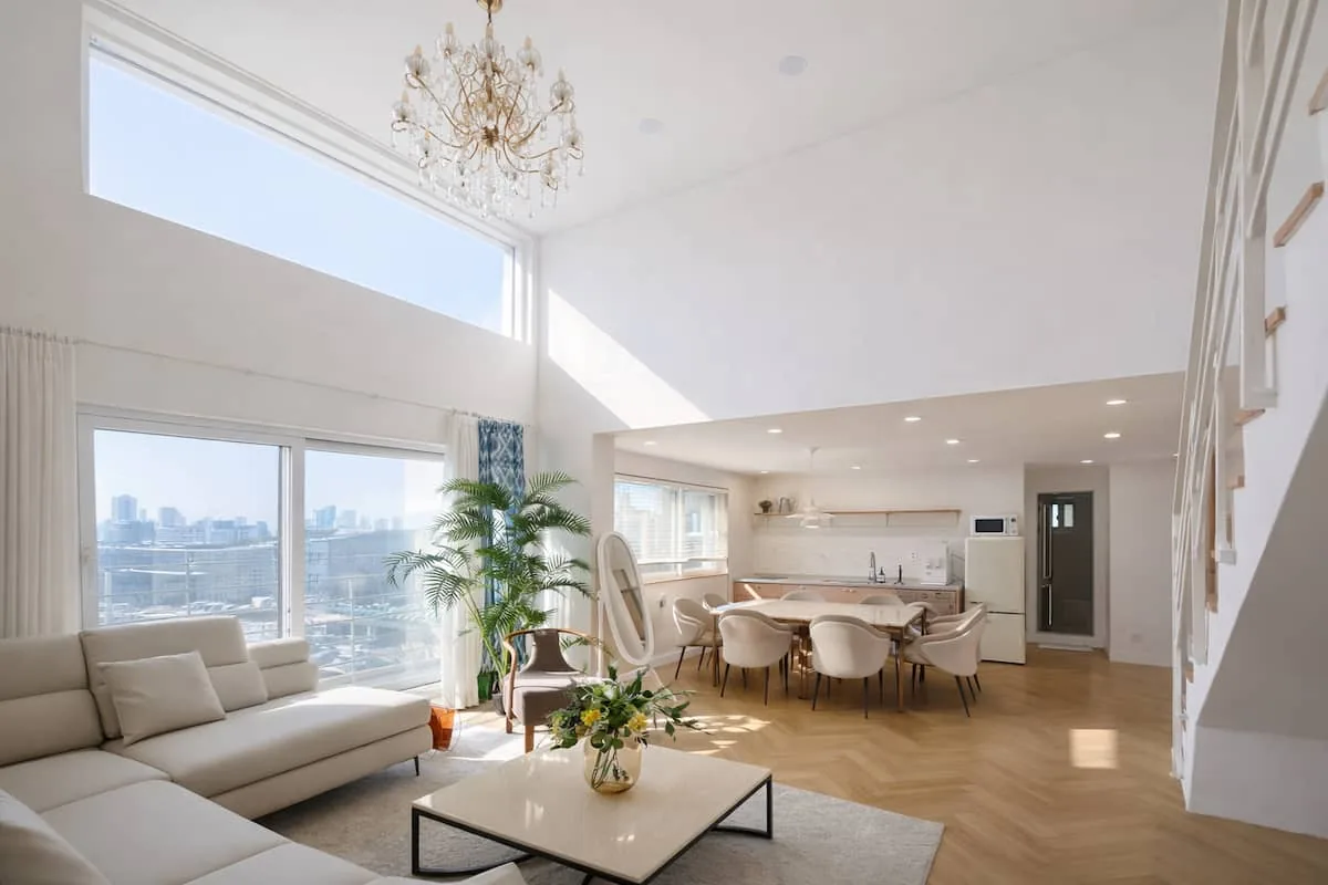 Dulian 2+3 living room with high ceiling