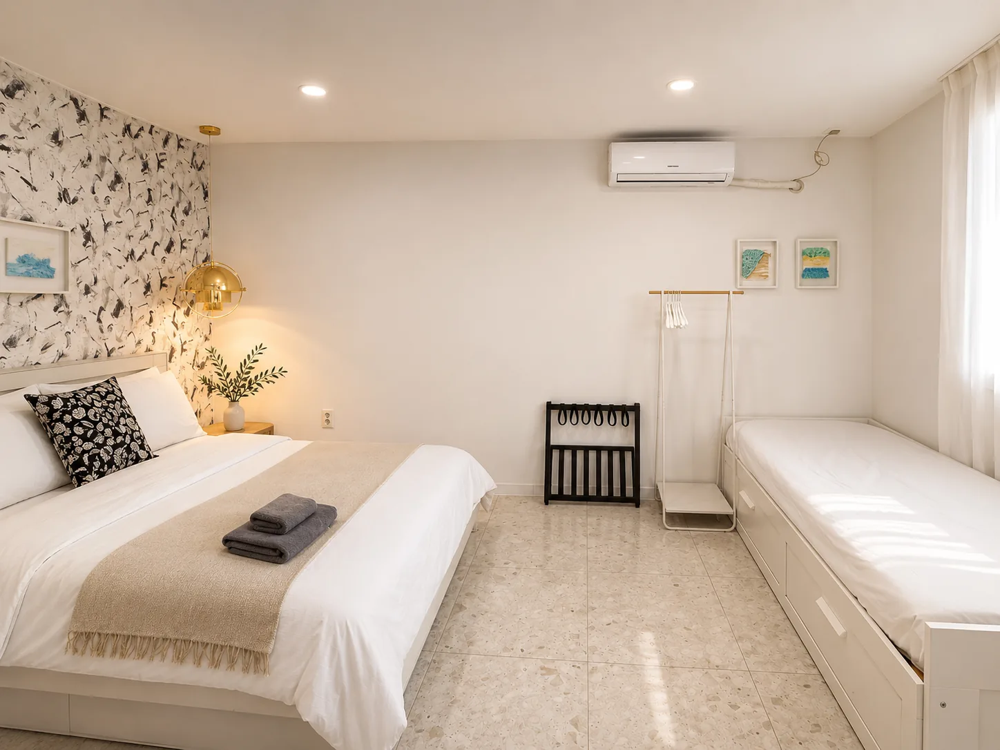 Bedroom with single bed and bench
