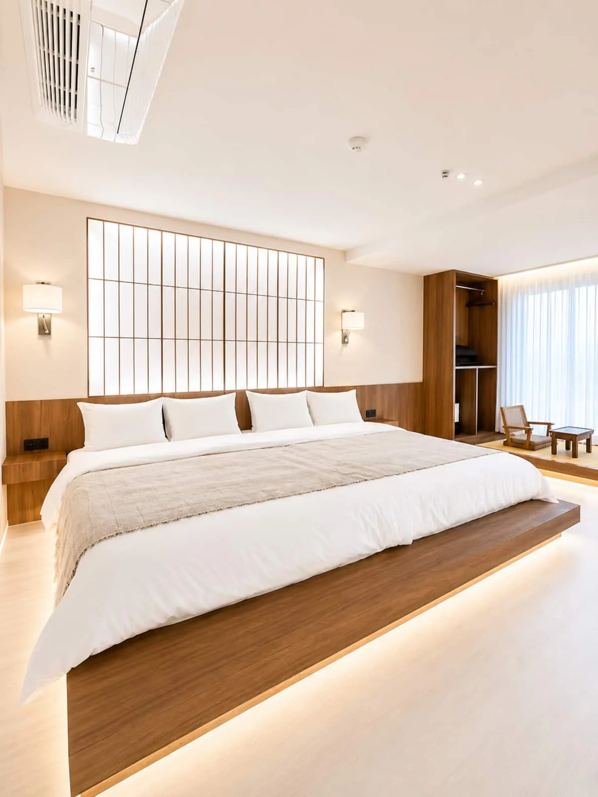 Foreste B bedroom with window