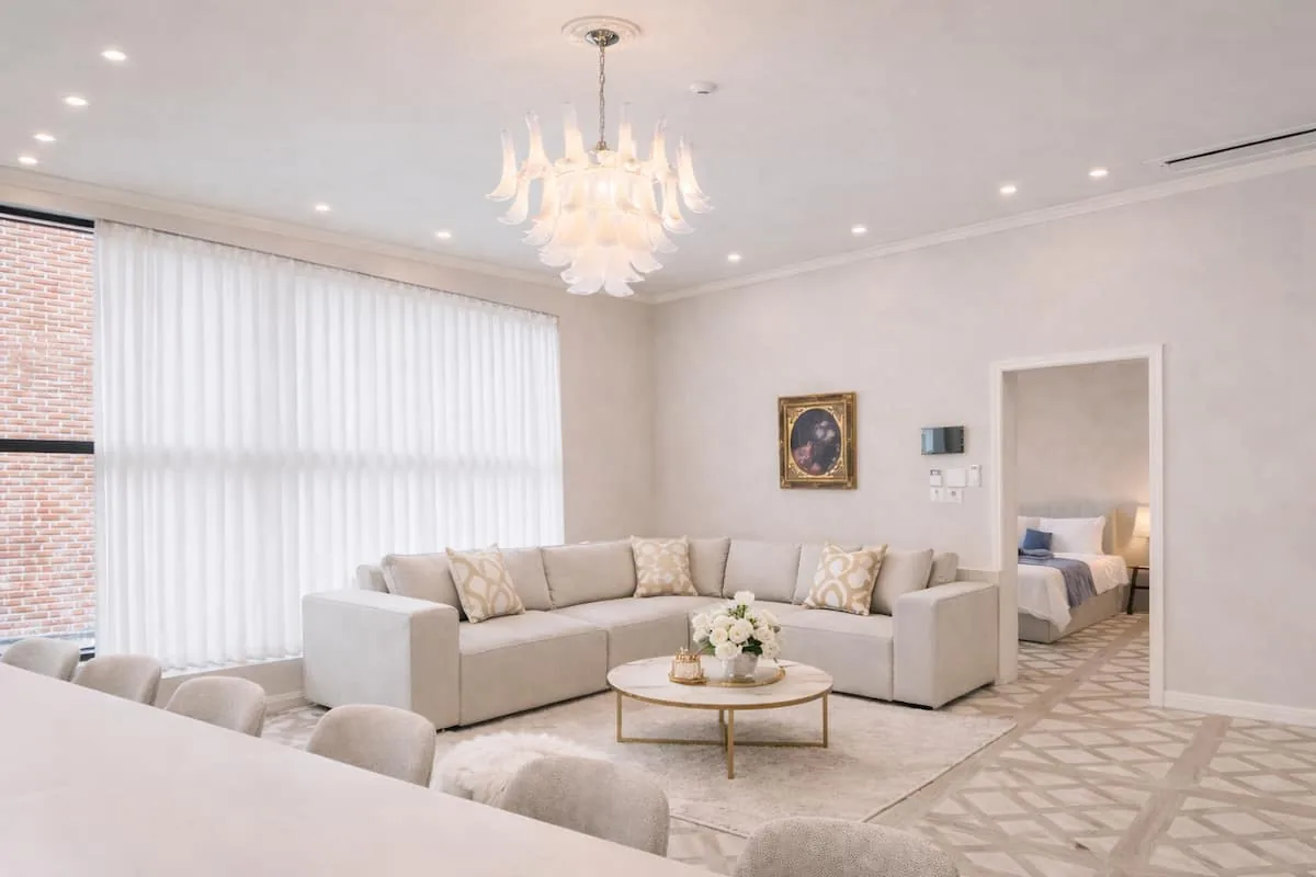 FourSeason 302 living room
