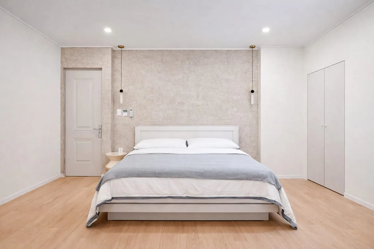 Bedroom, 101