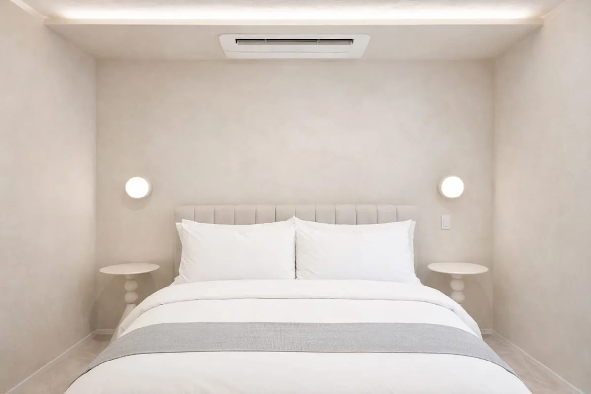 Bedroom, 102