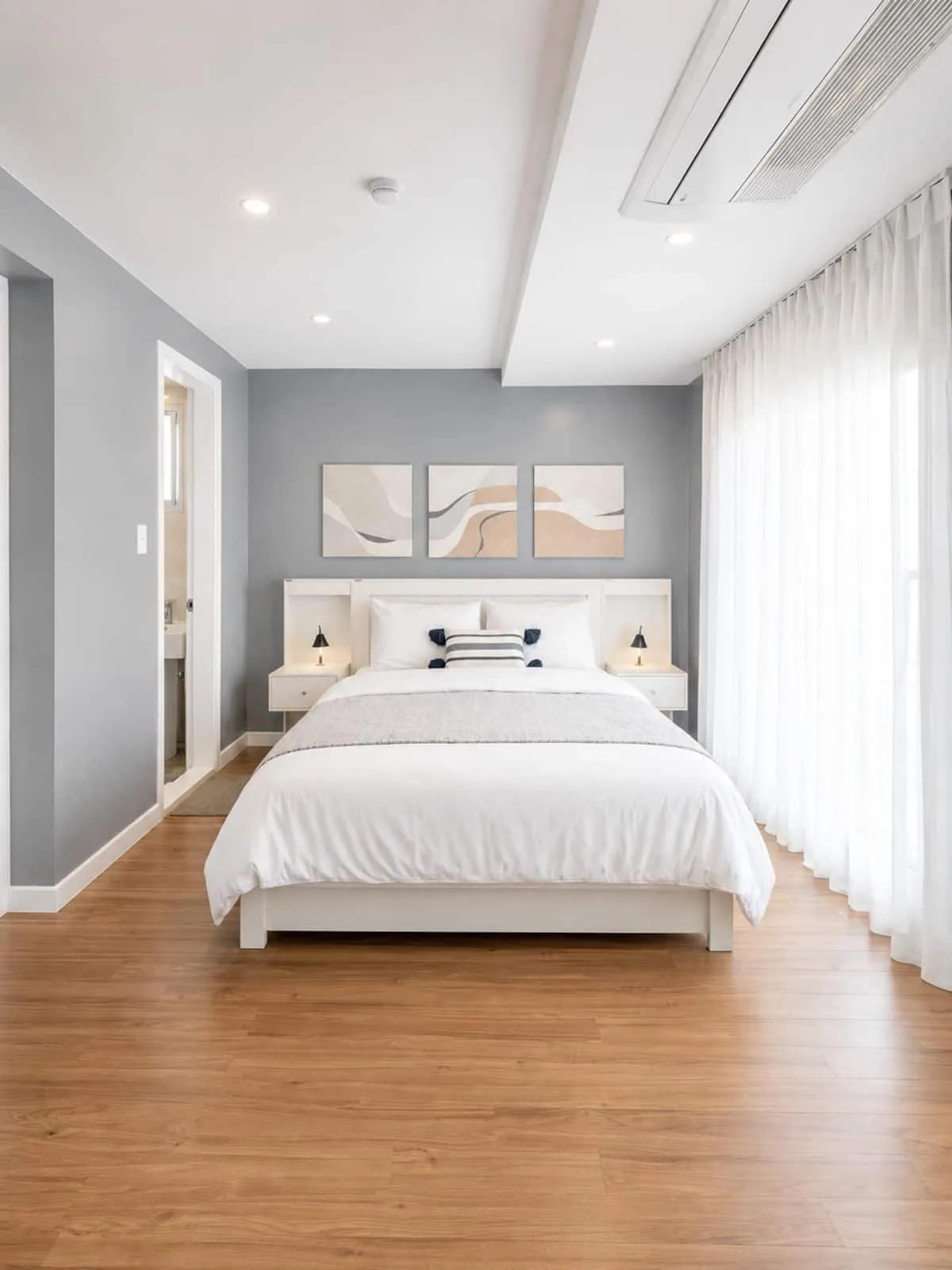 Bedroom seen from the door