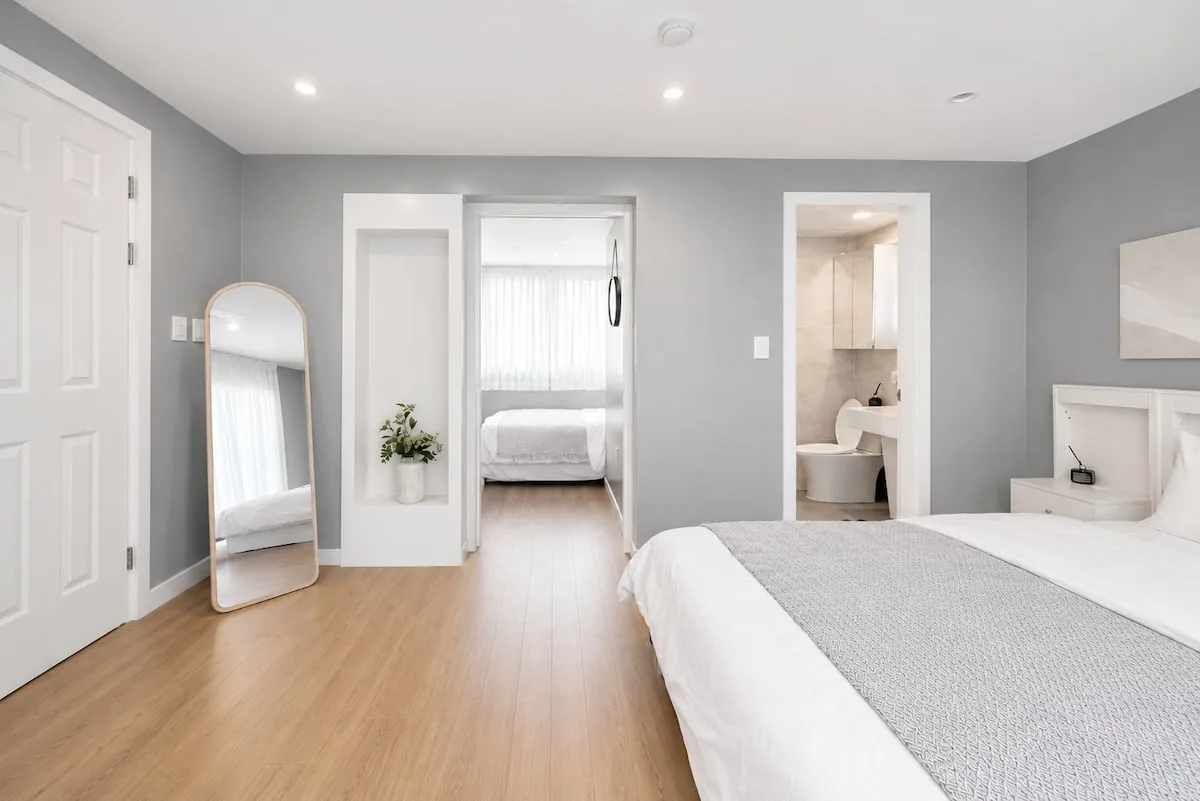 Main bedroom with ensuite bathroom